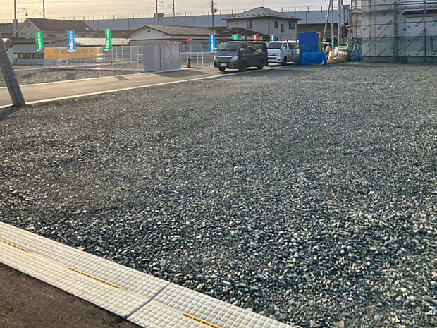 【【2号地 現地写真】】小中学校も徒歩圏内にございます。お子様の通学や送り迎えもしやすく、子育てにもやさしい環境です。
（2025年1月撮影）