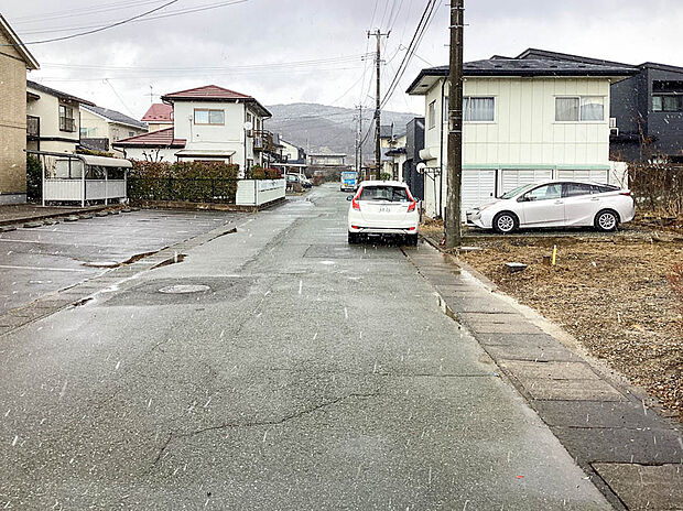 【【現地写真】】「盛岡市立見前小学校」まで徒歩約10分。「盛岡市立見前中学校」まで徒歩約11分とお子様の通学に便利な立地。子育てにもやさしい環境です。
(2026年2月撮影）