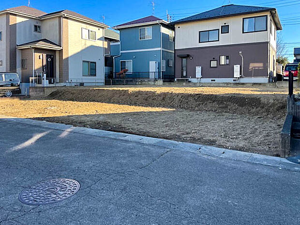 【【現地写真】】食洗機・浄水器付きのキッチン、シャンプードレッサー、エアコンなどといった室内設備も充実。暮らしをサポートしてくれる機能的なお住まいです。
(2026年3月撮影)