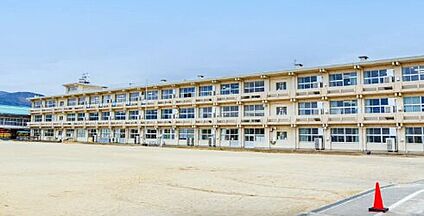 福島市立笹谷小学校 1200ｍ(徒歩15分)