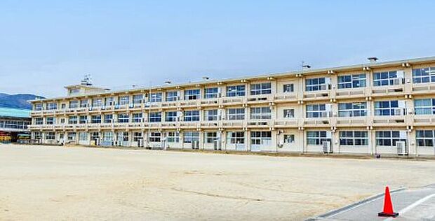 福島市立笹谷小学校(約1,200m)