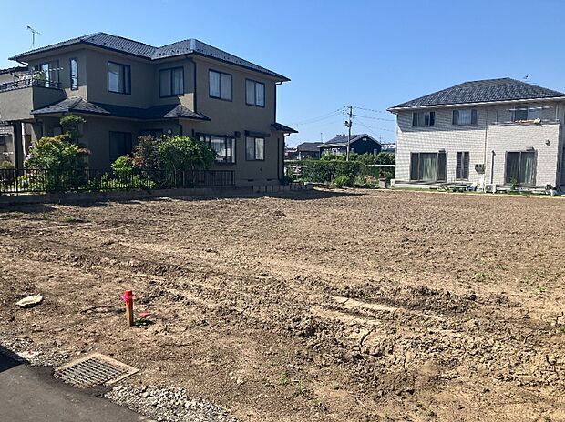 【【現地写真】】これから建築がスタートします。現在は更地のため土地の広さや陽当りの良さなどを確認することができます。2026年11月完成予定です。
（2026年9月撮影）