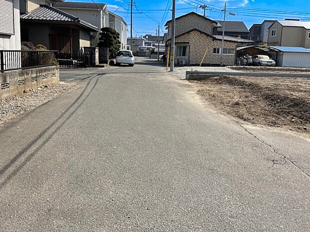 【【現地写真】】徒歩圏内には教育機関や生活利便施設が揃い住環境良好。子育てにも優しい立地です。
(2026年9月撮影