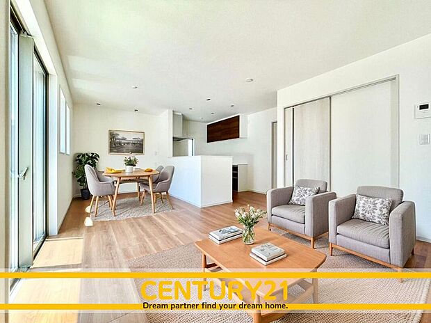 ※家具・CG加工はイメージです。販売価格等には含まれません。
■■憩いのリビング■■
リビングとダイニングの空間機能を活かし、巧みに使い分ける発想が、ライフスタイルに新しいゆとりをもたらします。

