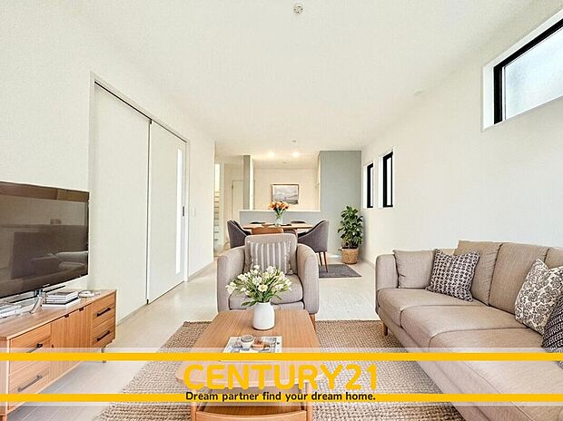 ※家具・CG加工はイメージです。販売価格等には含まれません。
■■憩いのリビング■■
リビングとダイニングの空間機能を活かし、巧みに使い分ける発想が、ライフスタイルに新しいゆとりをもたらします。

