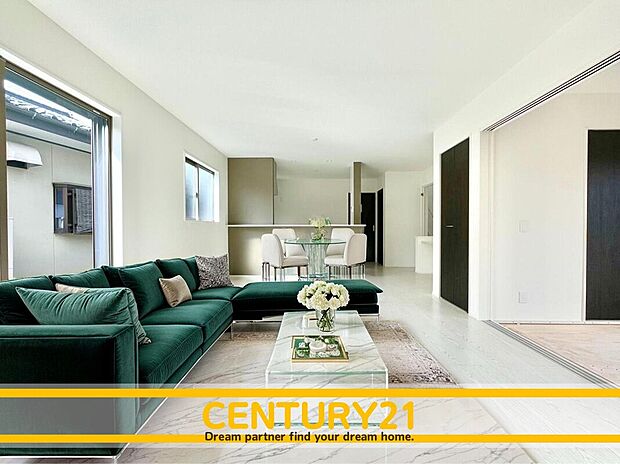 ※家具・CG加工はイメージです。販売価格等には含まれません。
■■憩いのリビング■■
リビングとダイニングの空間機能を活かし、巧みに使い分ける発想が、ライフスタイルに新しいゆとりを
