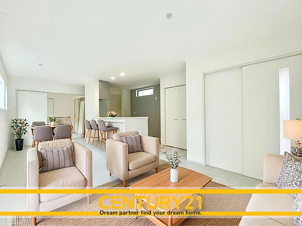 ※家具・CG加工はイメージです。販売価格等には含まれません。
■■憩いのリビング■■
リビングとダイニングの空間機能を活かし、巧みに使い分ける発想が、ライフスタイルに新しいゆとりをもたらします。