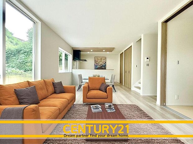 ※家具・CG加工はイメージです。販売価格等には含まれません。
■■憩いのリビング■■
リビングとダイニングの空間機能を活かし、巧みに使い分ける発想が、ライフスタイルに新しいゆとりをも