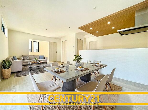 ※家具・CG加工はイメージです。販売価格等には含まれません。
■■憩いのリビング■■
リビングとダイニングの空間機能を活かし、巧みに使い分ける発想が、ライフスタイルに新しいゆとりをもたらします。