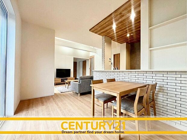 ※家具・CG加工はイメージです。販売価格等には含まれません。
■■憩いのリビング■■
リビングとダイニングの空間機能を活かし、巧みに使い分ける発想が、ライフスタイルに新しいゆとりをもたらします。