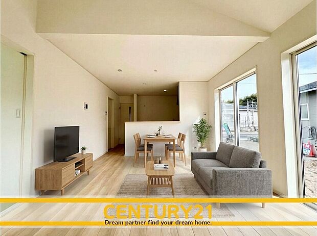 ※家具・CG加工はイメージです。販売価格等には含まれません。
■■憩いのリビング■■
リビングとダイニングの空間機能を活かし、巧みに使い分ける発想が、ライフスタイルに新しいゆとりをもたらします。