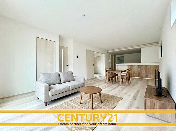 ※家具はCGを合成したものです。
■■憩いのリビング■■
リビングとダイニングの空間機能を活かし、巧みに使い分ける発想が、ライフスタイルに新しいゆとりをもたらします。
