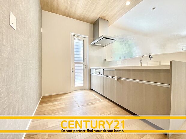 ◆同一建築会社の他現場写真◆
現地&同一施工会社の完成物件もご案内可能です。