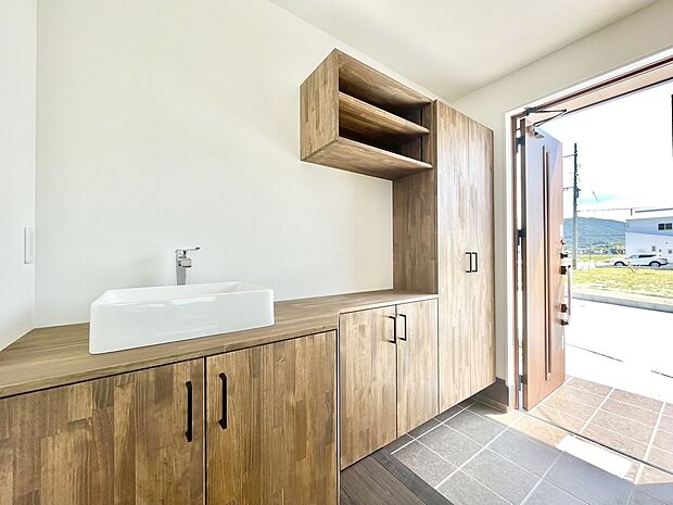 【～他も気になる物件があれば合わせてご案内させていただきます～】■玄関■