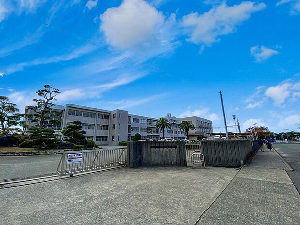 粕屋町立粕屋東中学校(約450m)