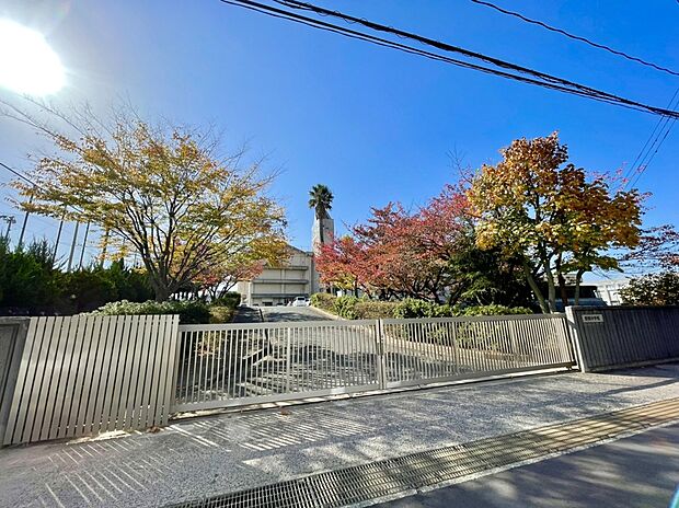 福岡市立野間中学校(約1,993m)