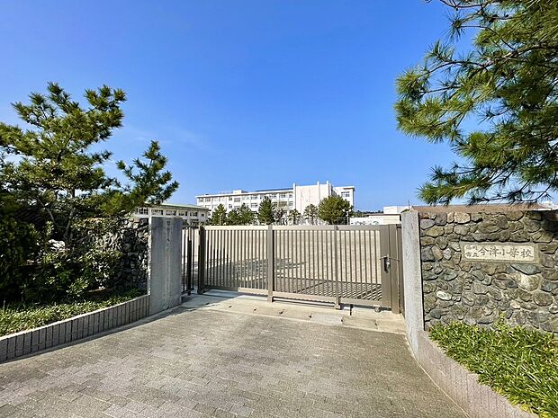 福岡市立今津小学校(約600m)