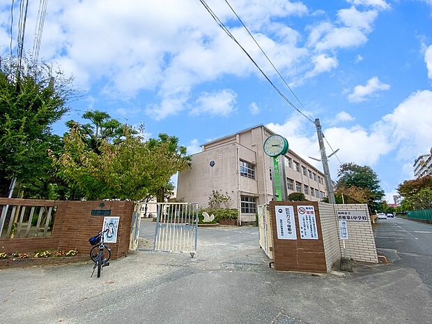 福岡市立香椎第1中学校(約600m)