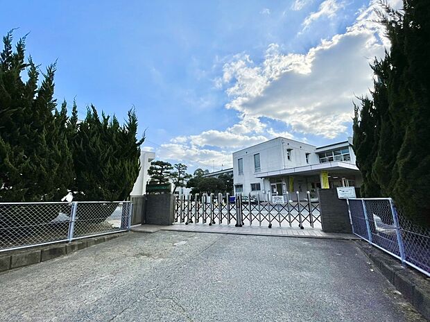 太宰府市立水城西小学校(約550m)