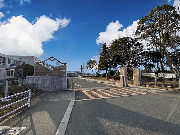 宗像市立赤間小学校（約1,100m）