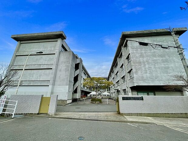 宇美町立宇美東中学校(約1,200m)