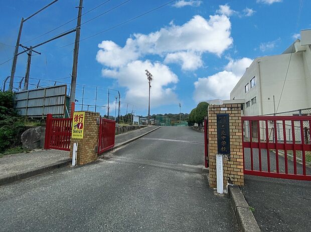 志免町立志免中学校（約1,400m）