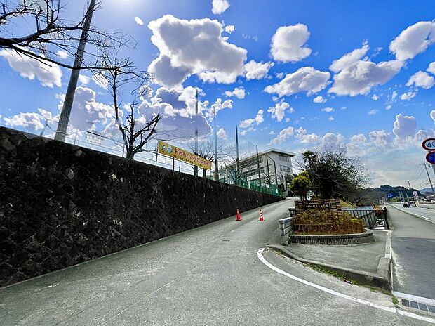 宇美町立宇美東小学校（約1,100m）