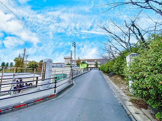 須恵町立須恵第二小学校（約1,860m）