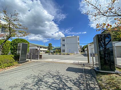篠栗町立篠栗北 中学校 1700m
