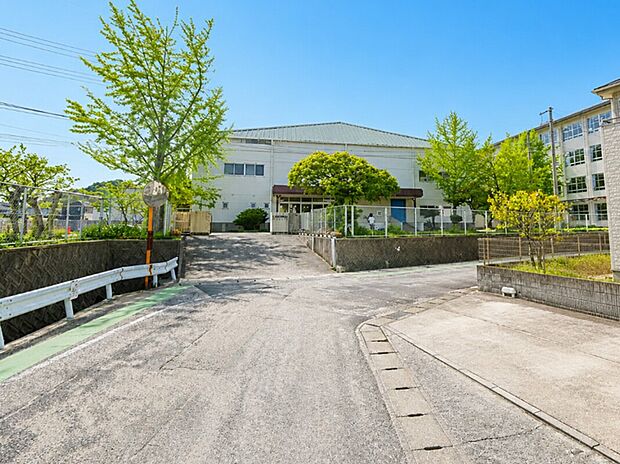 糸島市立前原南小学校（約525m）