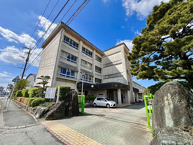 久留米市立牟田山中学校(約893m)