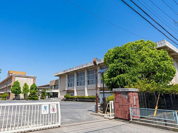 佐賀市立鍋島中学校（約1,956m）