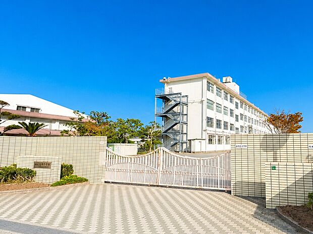 福岡市立元岡中学校(約1,300m)