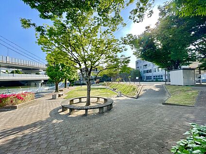 野多目西 公園  823m