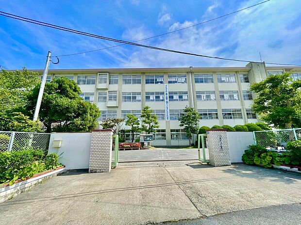 福岡市立南片江小学校(約1,012m)