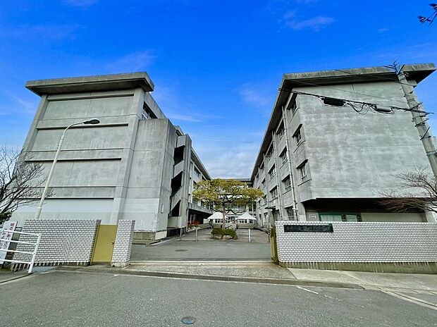 宇美町立宇美東中学校（約1,351m）