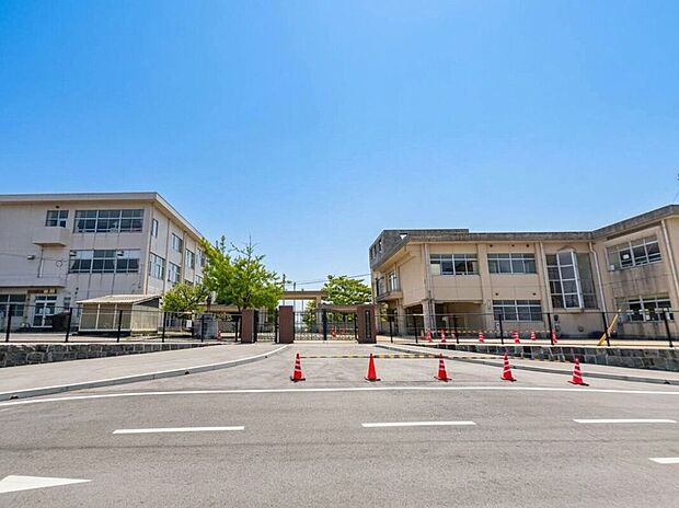 上峰町立上峰小学校 (約901m)