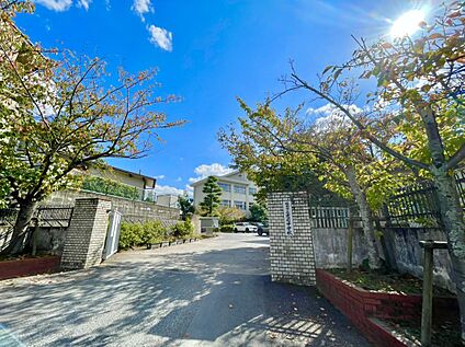 福岡市立老司中学校 385m