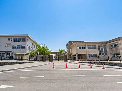 上峰町立上峰小学校 1376ｍ