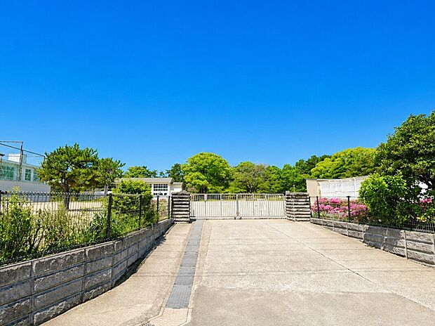 糸島市立深江小学校 (約760m)