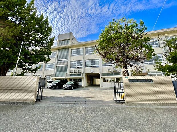 宇美町立宇美小学校(約1,395m)