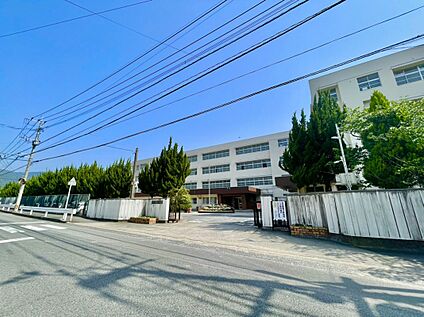 宇美町立桜原小学校 875m
