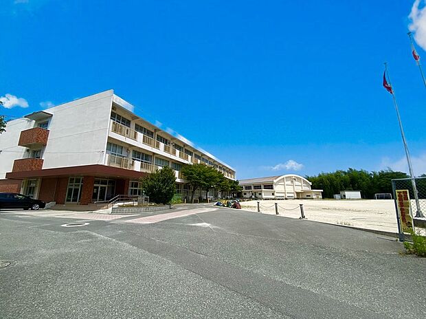飯塚市立飯塚東小学校（約1,380m）