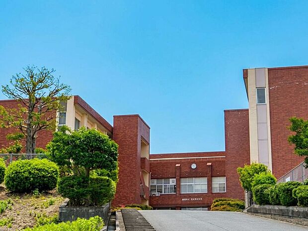 飯塚市立穂波西中学校(約2,100m)