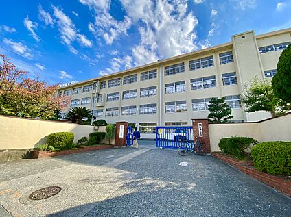 福岡市立片江小学校 832ｍ
