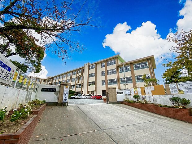 福岡市立香椎東小学校(約1,000m)