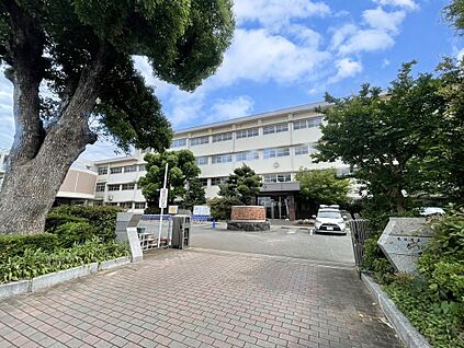 春日市立春日小学校 872m