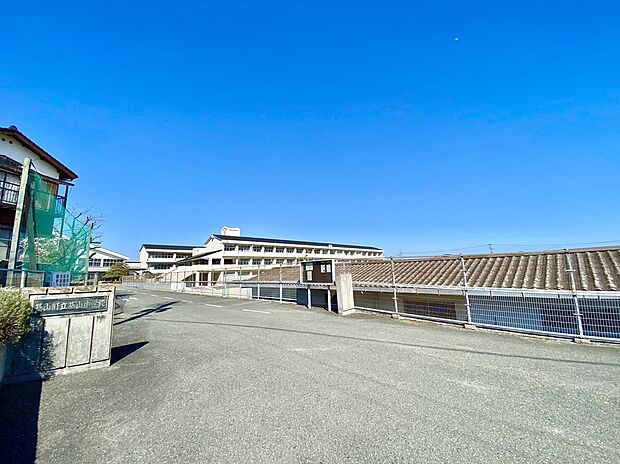 基山町立基山中学校(約1,389m)