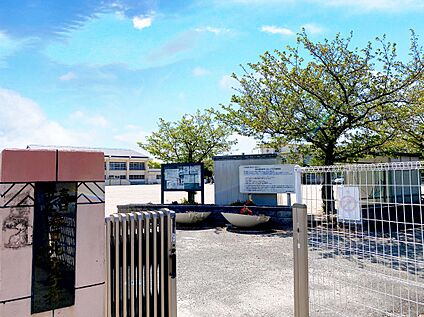 春日市立春日北小学校 285m