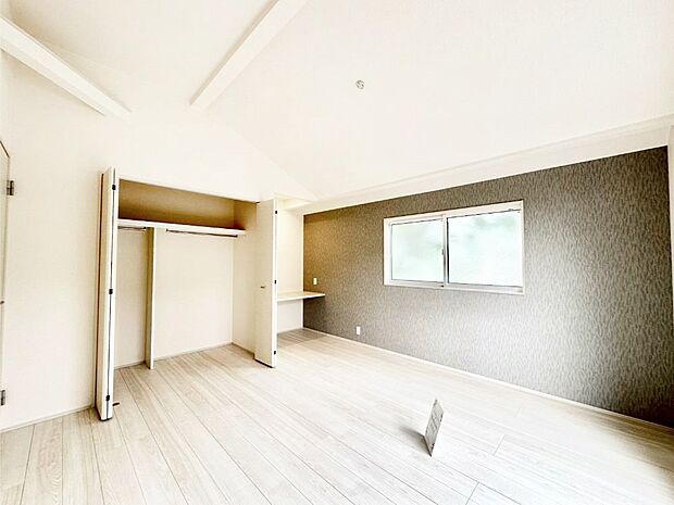 使いやすい形でベットや家具の置き方にも困ることもありません。 